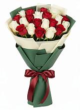 Букет Микс из красных и белых роз в Тимирязева