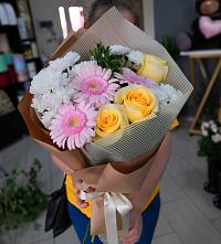 Букет цветов из:  Герберы, Розы и Хризантемы в Тимирязева