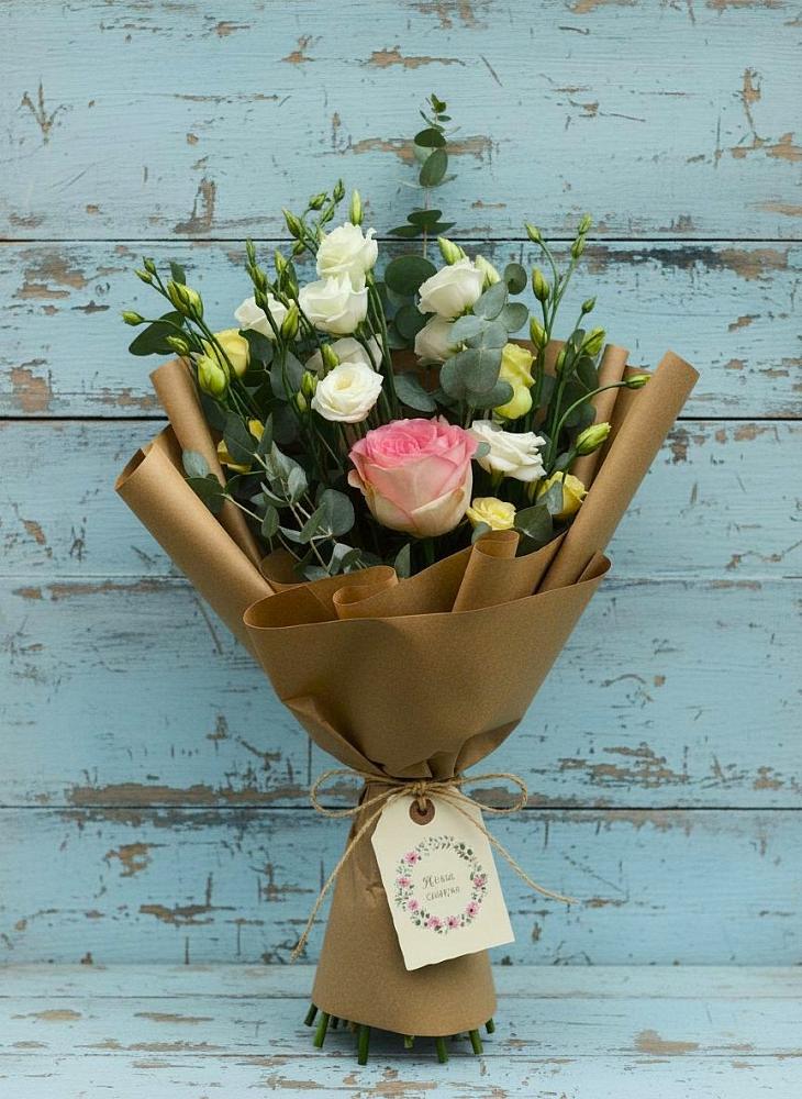 Букет цветов из: Розы и Лизиантусы в Тимирязева