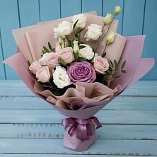 Букет цветов из:  Розы и Лизиантусы в Тимирязева