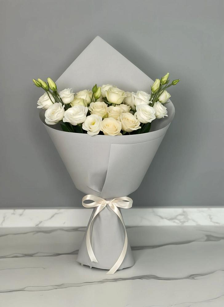 Букет цветов из: Розы и Лизиантусы в Тимирязева