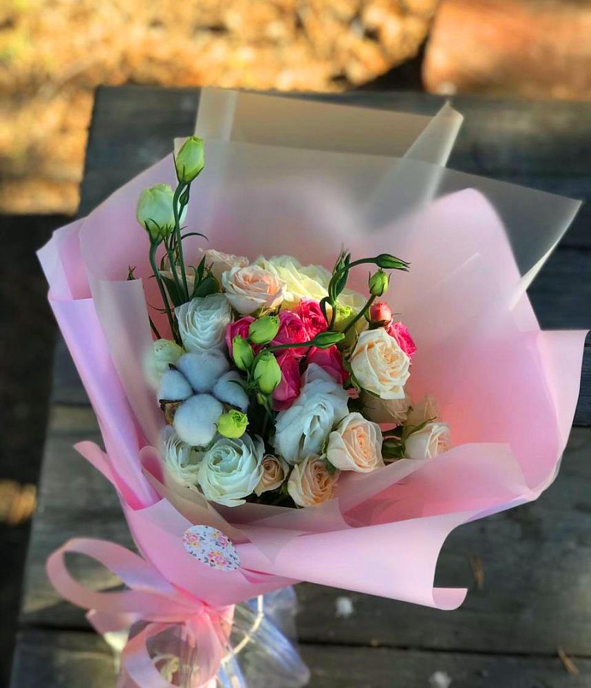 Букет цветов из: Розы и Лизиантусы в Тимирязева