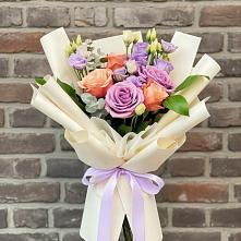 Букет цветов из:  Лизиантусы и Розы в Тимирязева