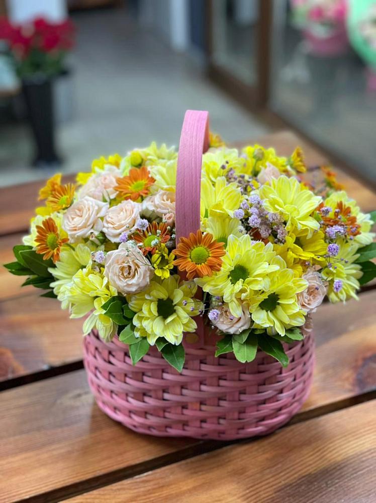 Цветочная композиция из Хризантемы и Розы в корзине в Тимирязева