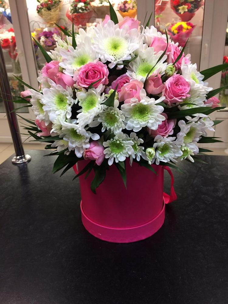 Цветочная композиция из Розы и Хризантемы в шляпной коробке в Тимирязева