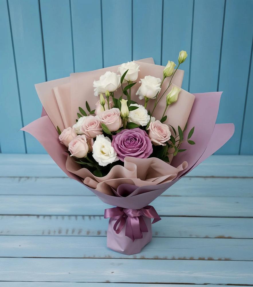 Букет цветов из: Розы и Лизиантусы в Тимирязева